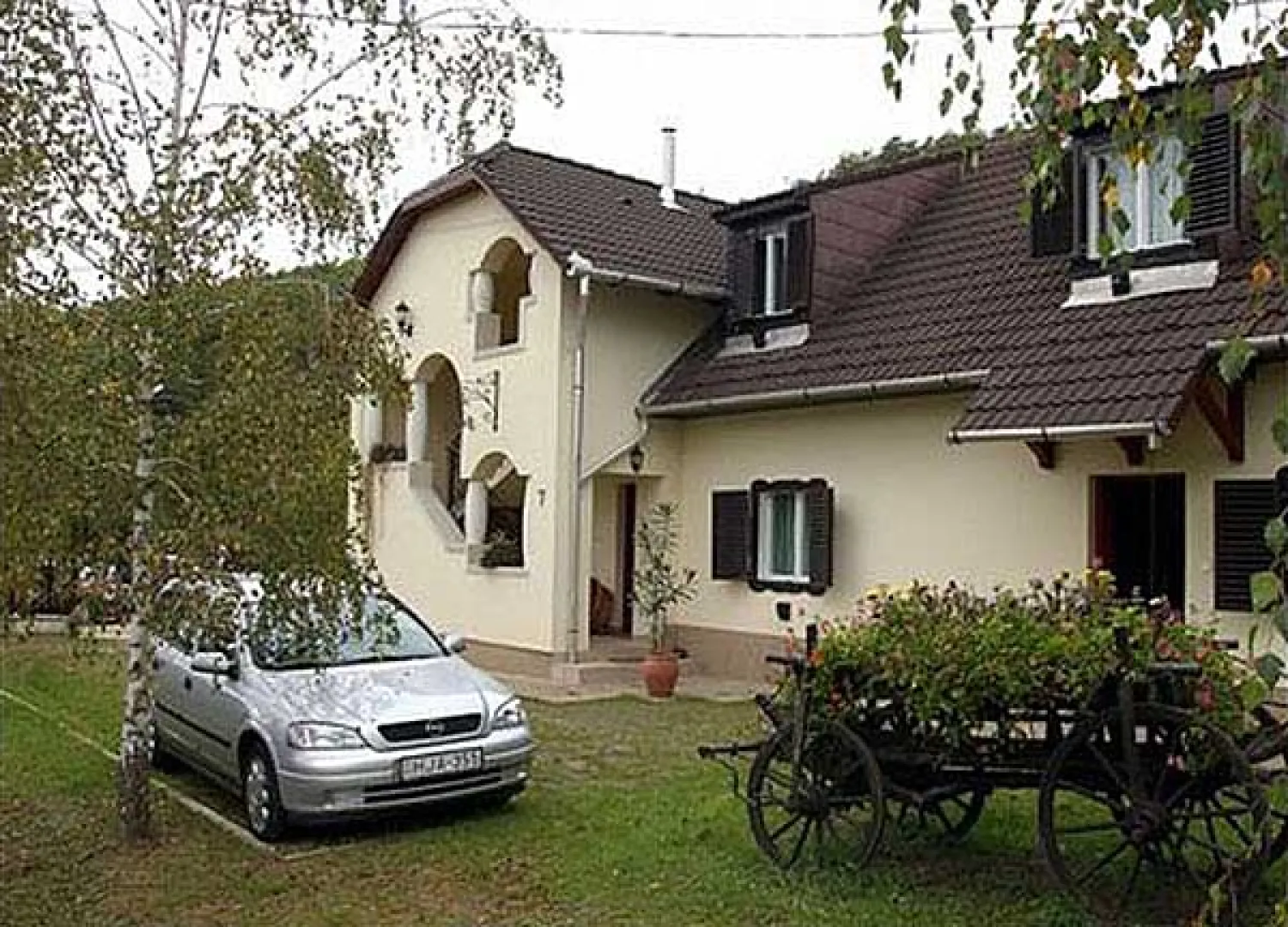 Zöldvár Villa – apartmanok és ifjúsági szállás